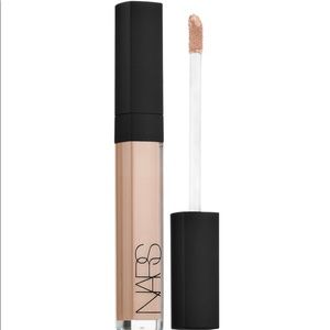 NARS Radiant Creamy Concealer in Vanilla